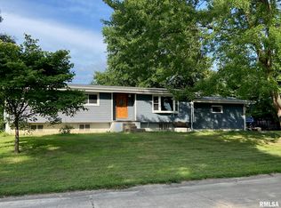 3708 Mary Elizabeth Dr, Taylorville, IL 62568