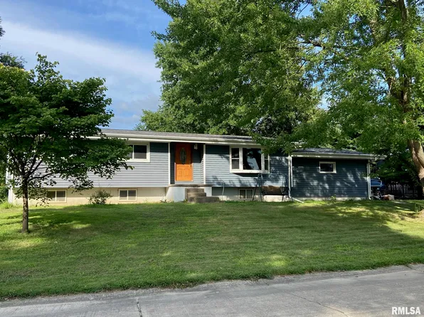 3708 Mary Elizabeth Dr, Taylorville, IL 62568