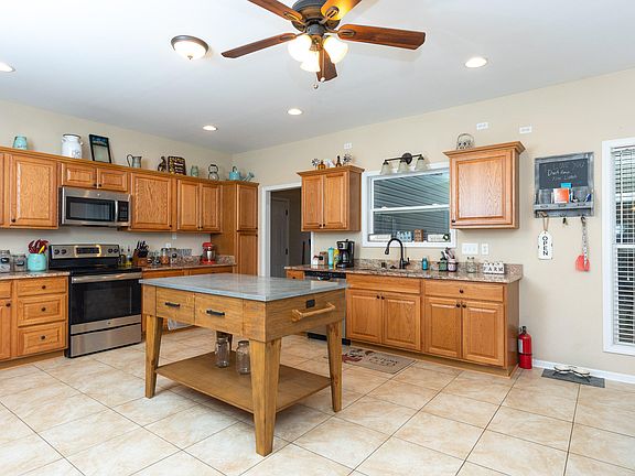 3rd image of 259 Sugarberry Ln
