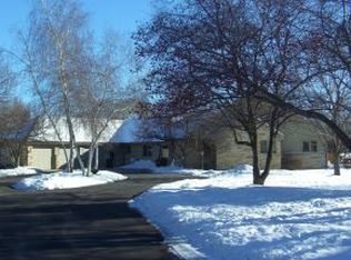 7 S Inverness Cir, Appleton, WI 54914