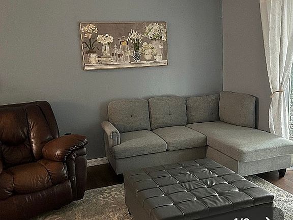 2nd image of 831 Chicago Ave #831