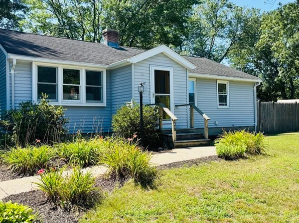 47 S Center St, Bellingham, MA 02019