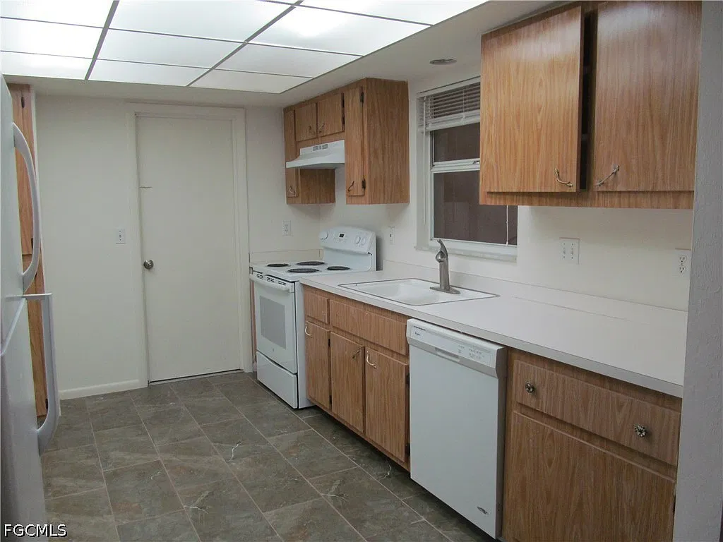 2 bed, 2.0 bath, 1206 sqft, $1,400 — Photo 3