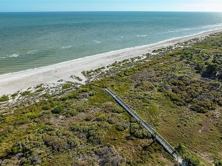 424 Lagoon Dr — Photo 43