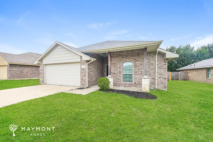 932 Haley Dr — Photo 1
