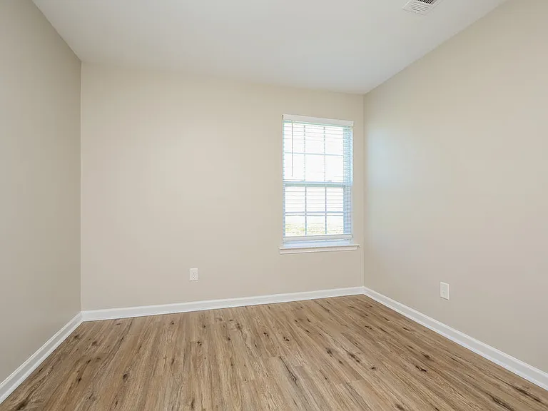 183 Lyndhurst Dr — Photo 13