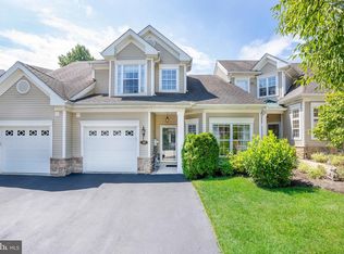 19 Dresner Cir, Upper Chichester, PA 19061
