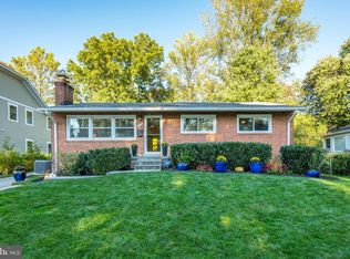 906 Meadow Ln SW, Vienna, VA 22180