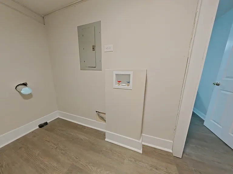 912 Beaumont Ave — Photo 5