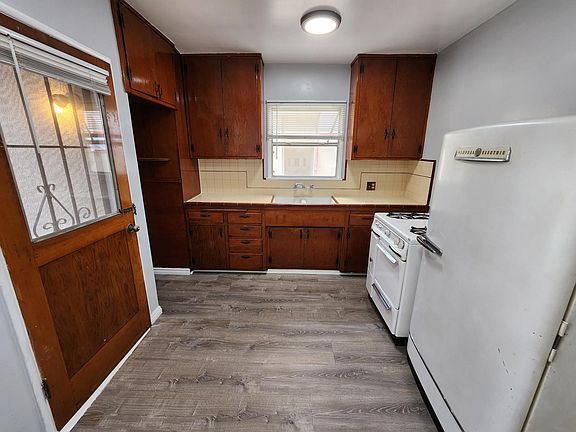 4th image of 4941 Riverton Ave