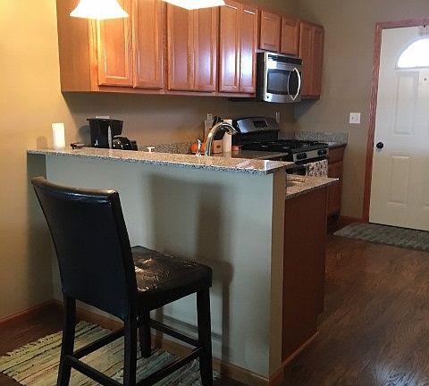 3rd image of 412 10th Ave SE