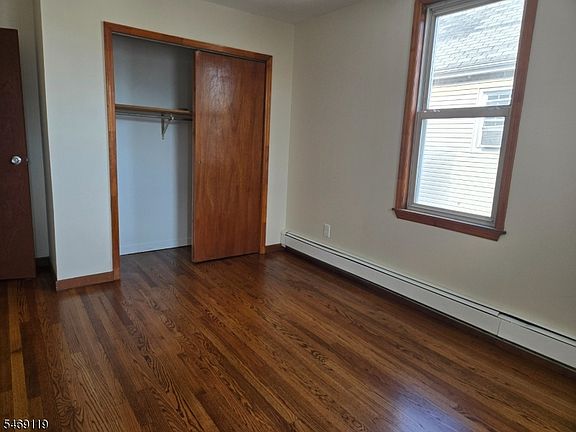 4th image of 833 Jackson Ave