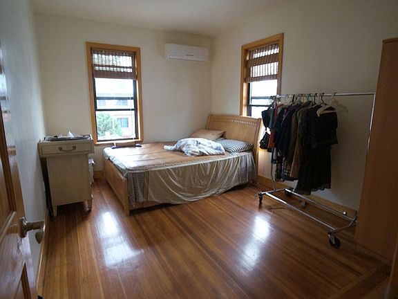 4th image of 11944 8th Ave #2