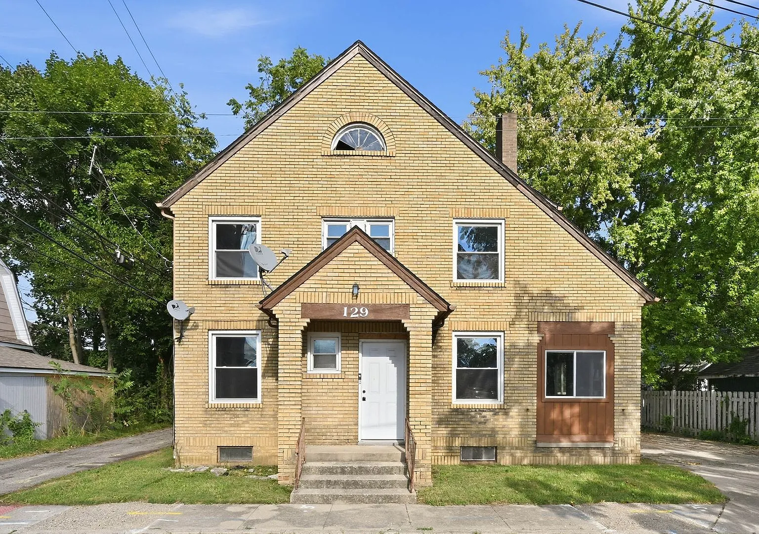 2 Bed 1.5 Bath Single House in Xenia! — Photo 1