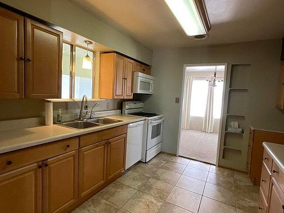 3rd image of 595 French Rd