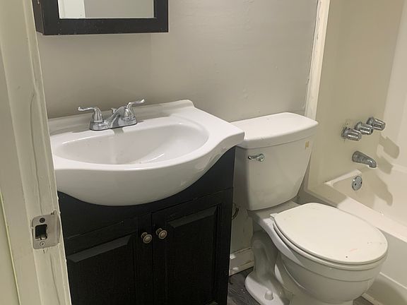 5th image of 217 Linda Ln SE