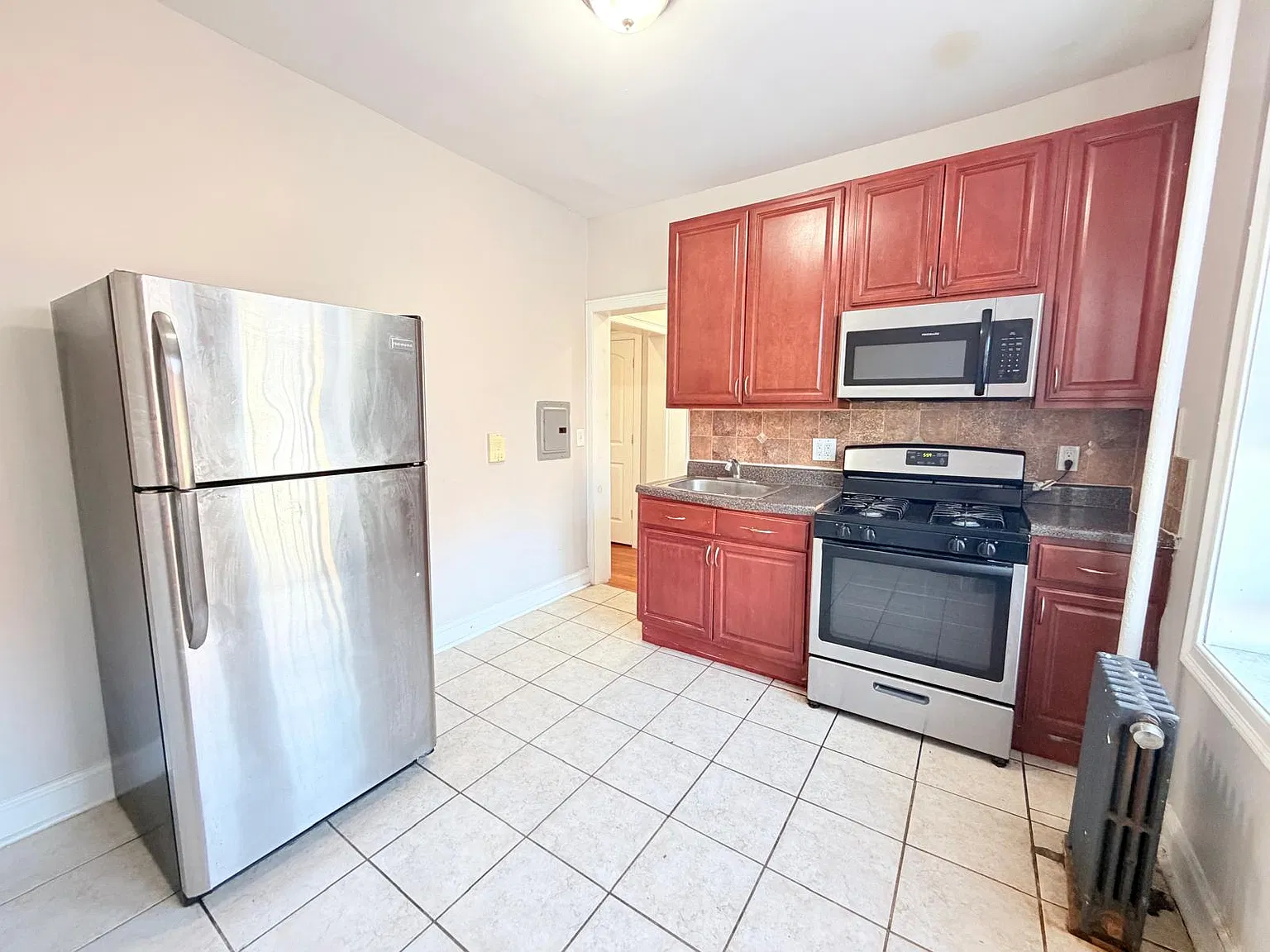 941 Pavonia Ave — Photo 1