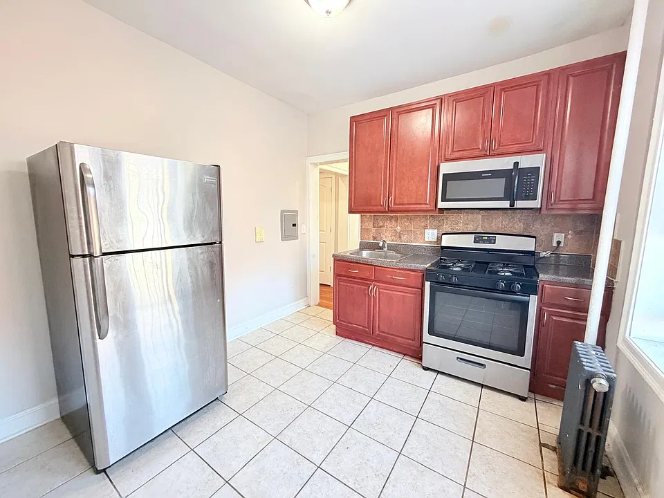 941 Pavonia Ave #23E