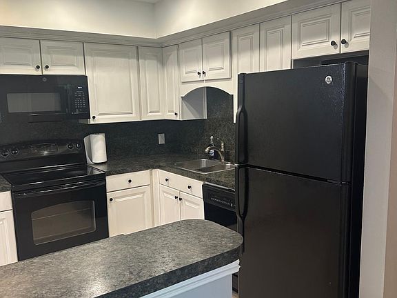 2nd image of 416 Highwood Dr #416
