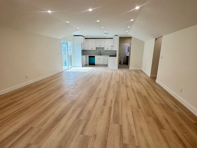 8811 Yates St — Photo 5