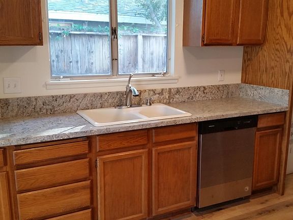 4th image of 6716 Woodlake Ave