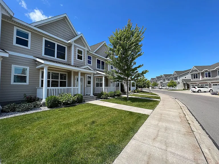 966 Lake Ridge Dr #18 — Photo 2