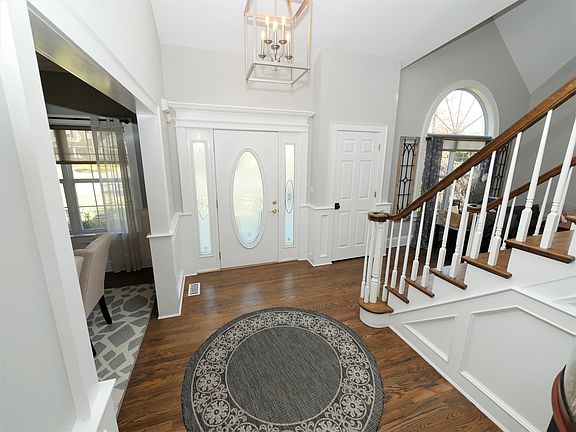 3rd image of 12 Sommerset Dr