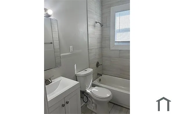 Photo 2 of 14 - 652 S 37th St #11 - Louisville, KY Building Photo - 652 S 37th St #11