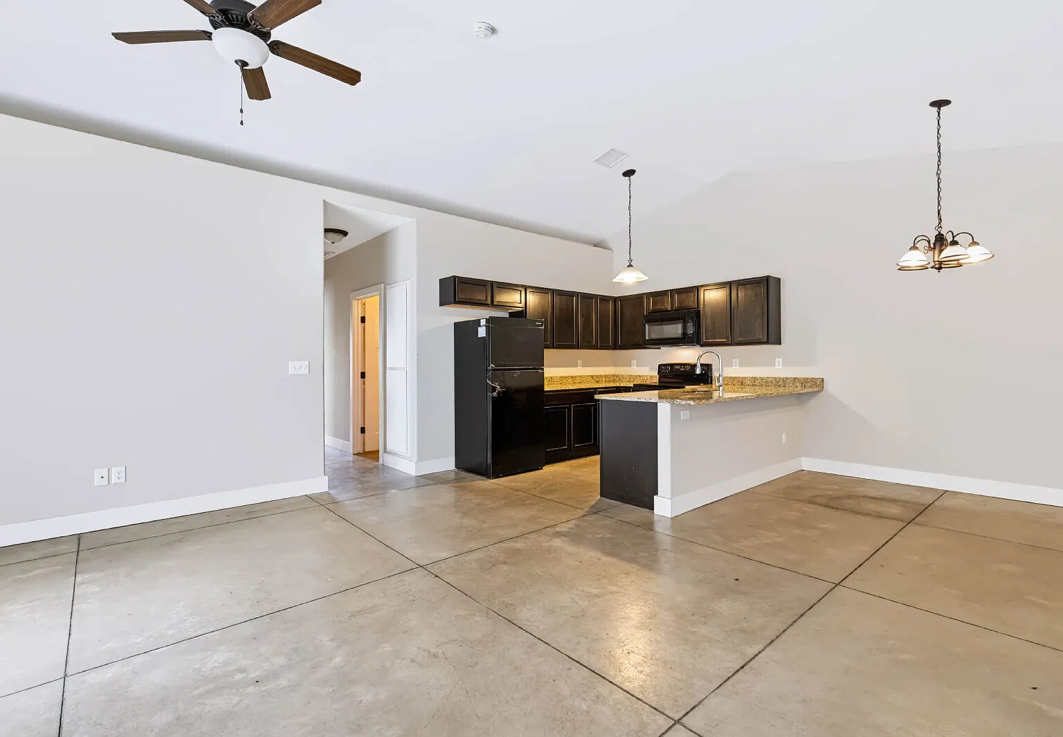 3 bed, 2.0 bath, 1093 sqft, $1,495 — Photo 3