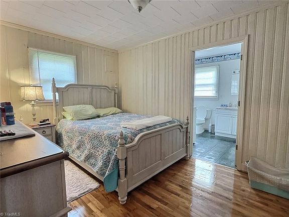 4th image of 203 Circle St