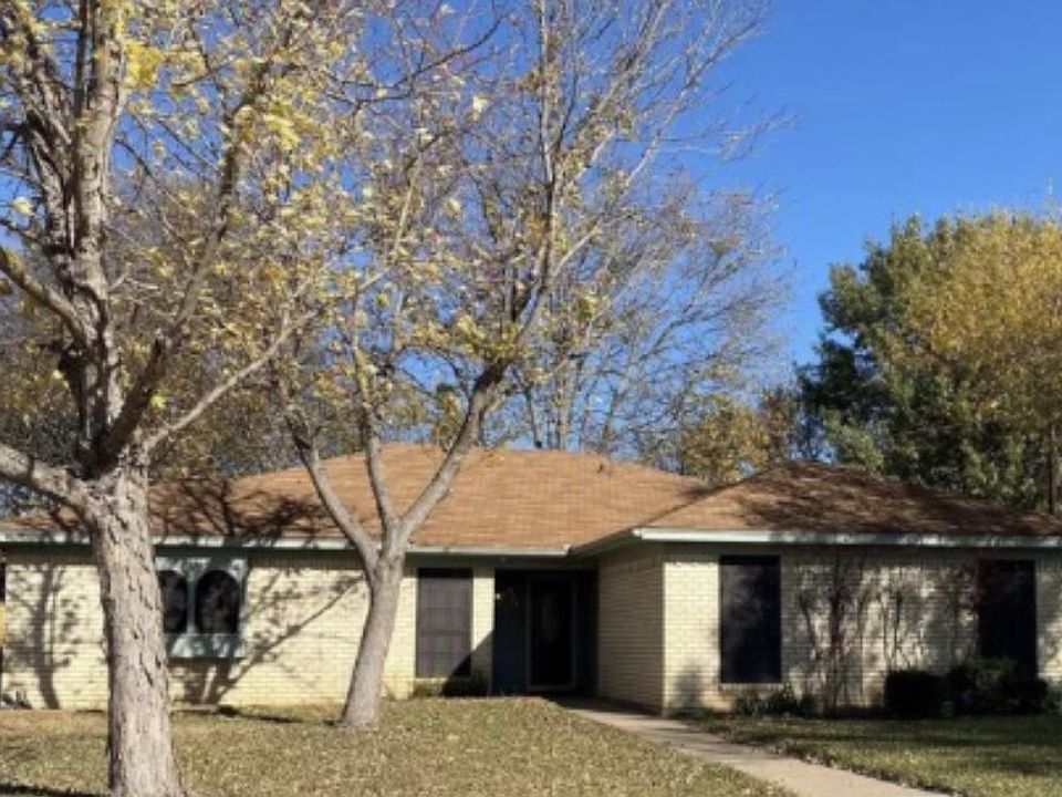 1st image of 523 SE Gardens Blvd