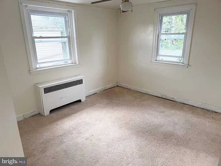 1123 Chester Pike — Photo 9
