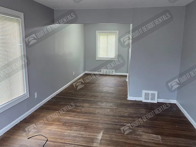 2746 Ewald Cir — Photo 4