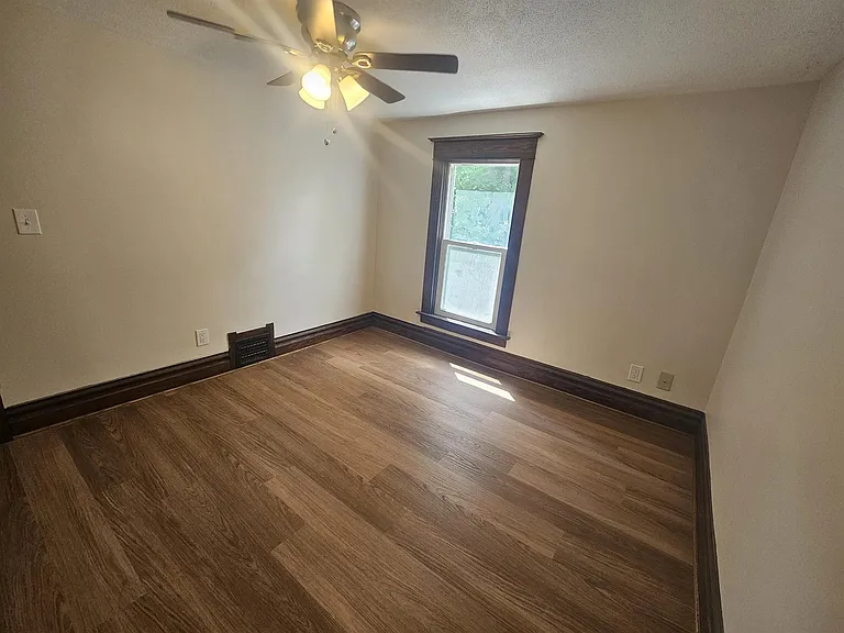 1116 Hickory St — Photo 12