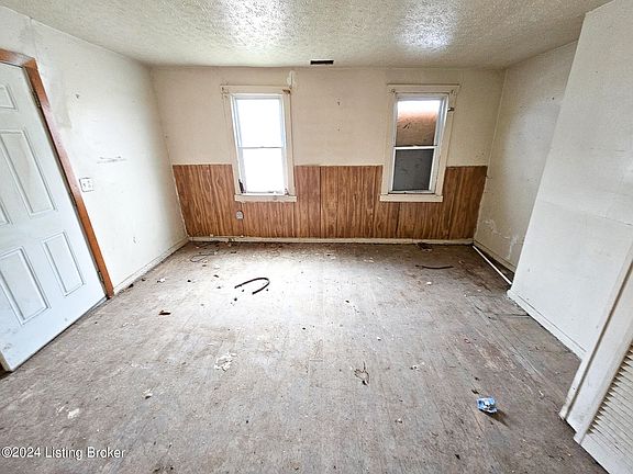 4th image of 2515 W Main St