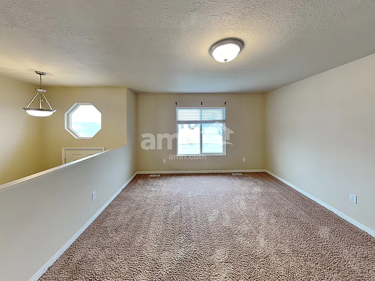 5252 S 4300 W — Photo 5