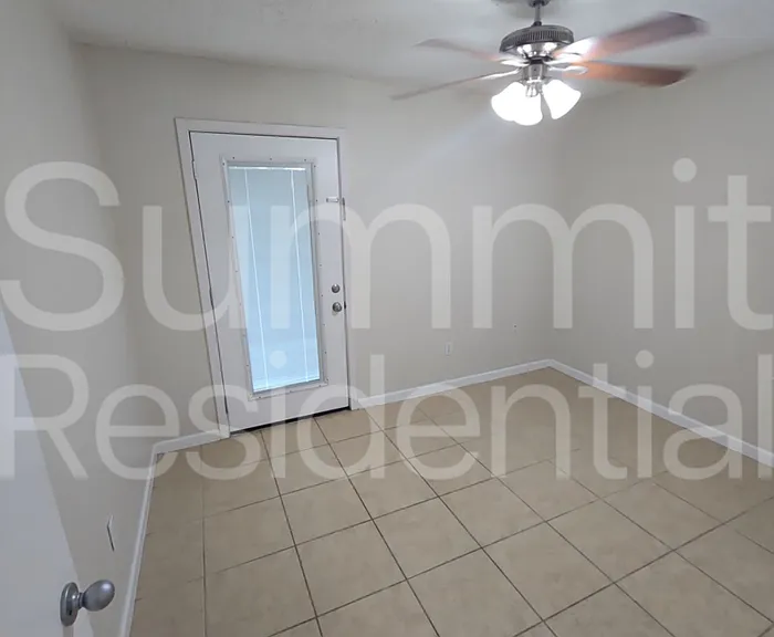 900 E Leslie Cir #B — Photo 10