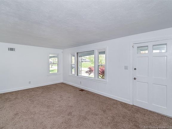 5th image of 112 Gordon Dr
