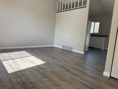 3 bed, 1.0 bath, 1448 sqft, $2,095 — Photo 2