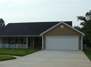 102 N Trey Ct, Vine Grove, KY 40175
