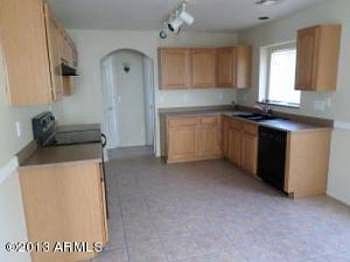 5th image of 16570 W Melvin St