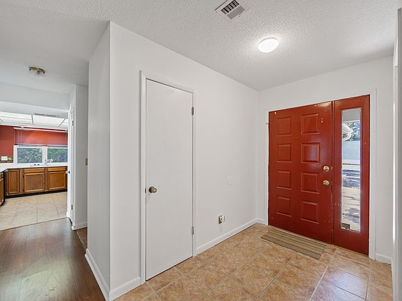 3rd image of 1003 Darlington Oak Dr