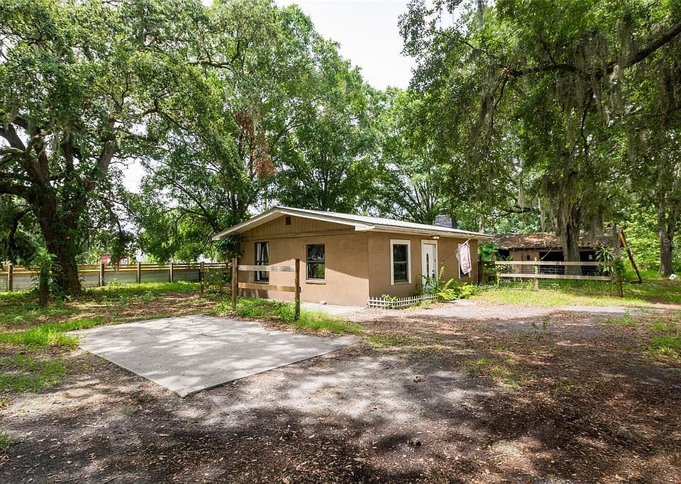 121 S Wiggins Rd, Plant City, FL 33566 MLS U8126112
