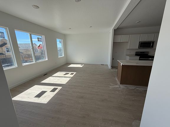 3rd image of 421 E Levengrove Dr