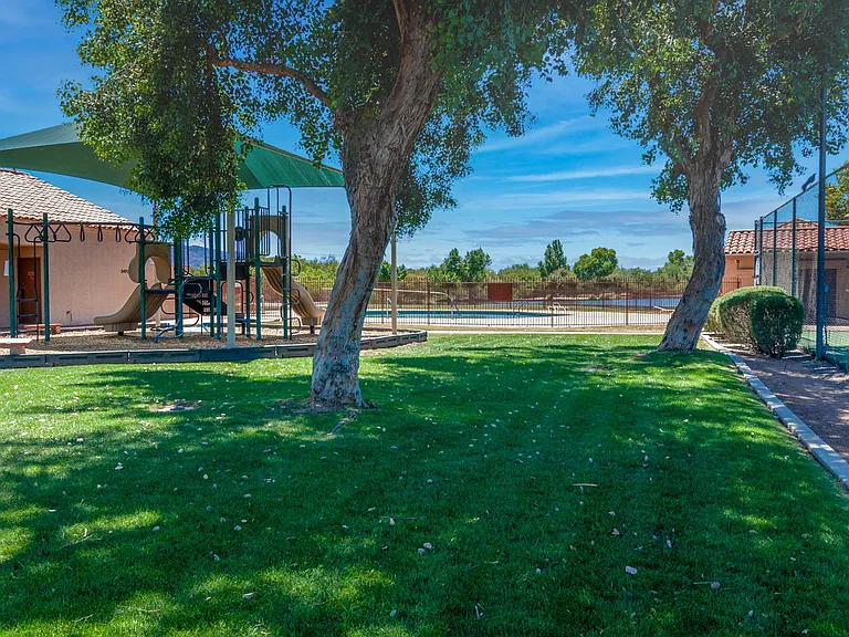 kids can play on the grass here as if this is not the desert!