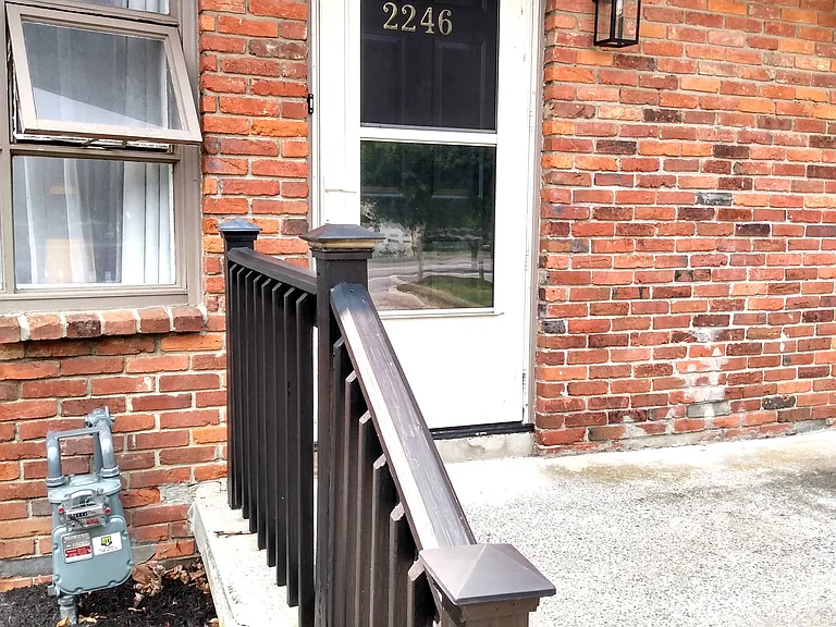 2246 Lincoln Way E — Photo 2