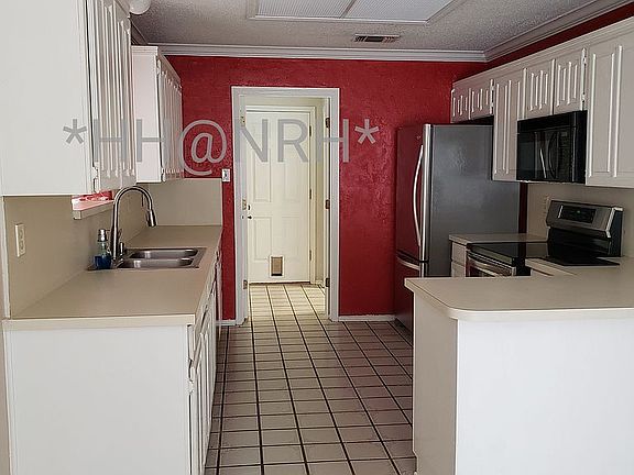 3rd image of 6852 Hickory Hollow Ln