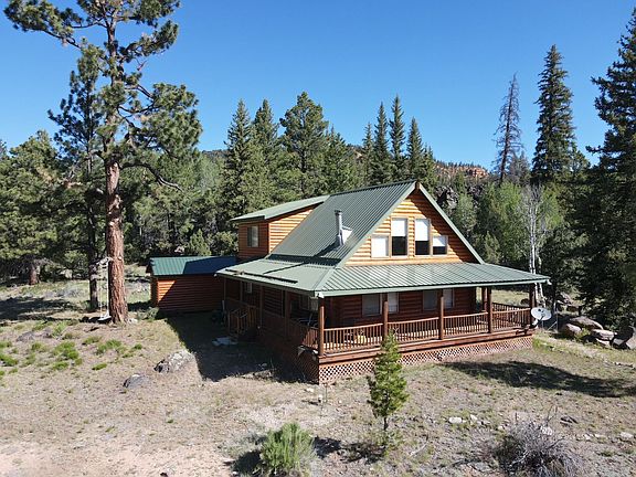 2nd image of 1075 E Ponderosa Rd