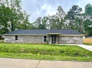 301 Southgate Dr, Richland, MS 39218