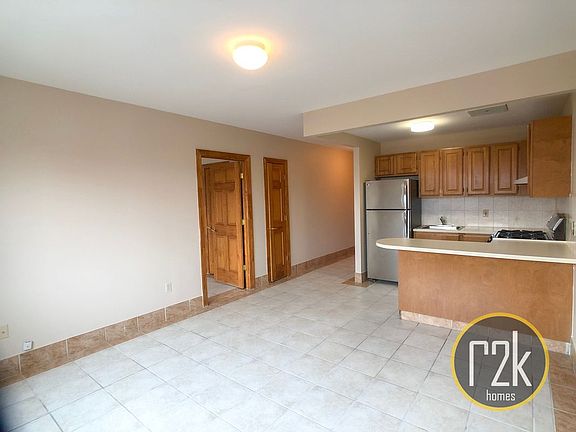 4th image of 2311 31st Ave APT 5C